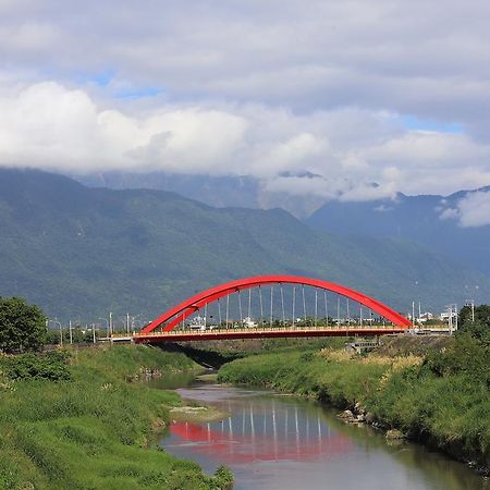Bridge Bed And Breakfast Хуалянь Экстерьер фото